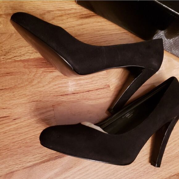 NIB Colin Stuart Black Suede Heels - Picture 1 of 6